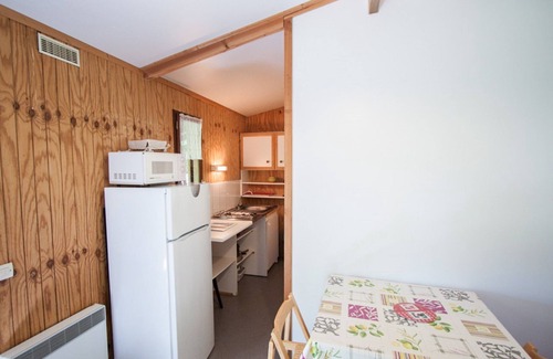 Montreal Ski Chalet | CHALET 5 -Terrace, garden furniture, beautiful view, swimming pool, summer entertainment