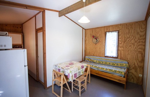 Montreal Ski Chalet | CHALET 5 -Terrace, garden furniture, beautiful view, swimming pool, summer entertainment