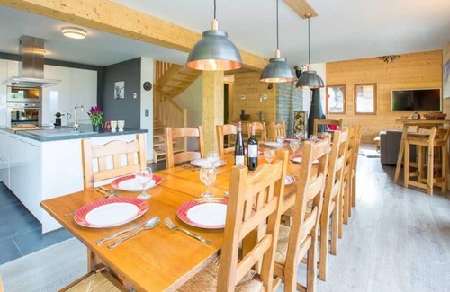 Les Gets Ski Chalet | Chalet Abracadabra, les Gets. 4 bedrooms sleeps 11