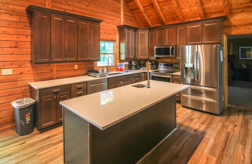 Thompsonville Cabin | Chalet Crystal Mountain - 6 Bedroom - 3 Bath Log Cabin