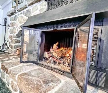 Saint Donat House | Chalet de l'Auberge: Lac avec Plage, SPA & Billard