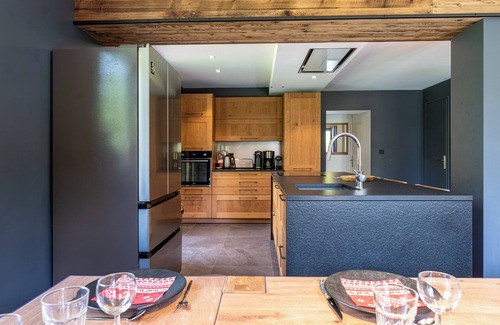 Valloire Ski Chalet | Chalet 'De L'alpette' with Mountain View, Private Terrace and Wi-Fi