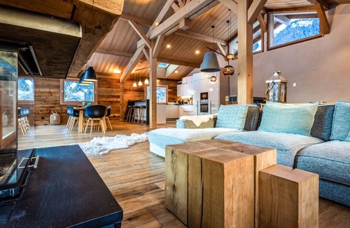 Les Praz-de-Chamonix Ski Chalet | Chalet du Bois-Superb 4 bedroom chalet completely renovated and ideally located