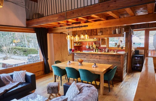 Le Raffort Ski Chalet | Chalet 'Duhoux' with Mountain View, Private Terrace and Wi-Fi