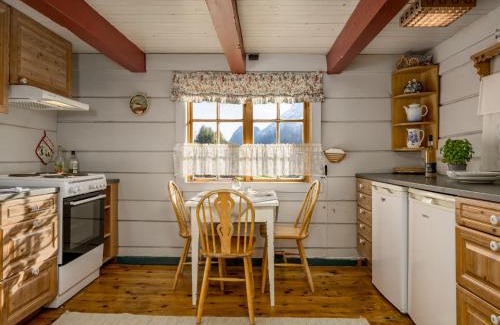 Olden Ski Chalet | Chalet Eiketun by Interhome