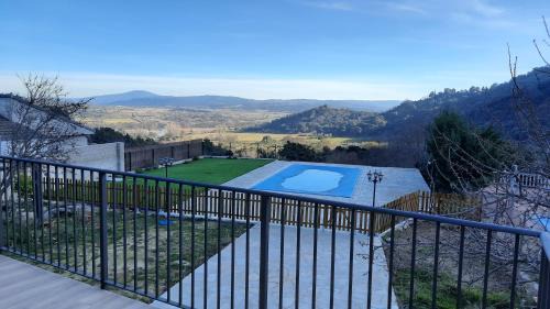 El Tiemblo House | Chalet con piscina y BBQ para 10 personas
