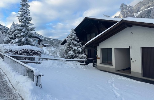 Zweisimmen Ski Chalet | Chalet Finkenwiese - up to 8 adults and 5 kids