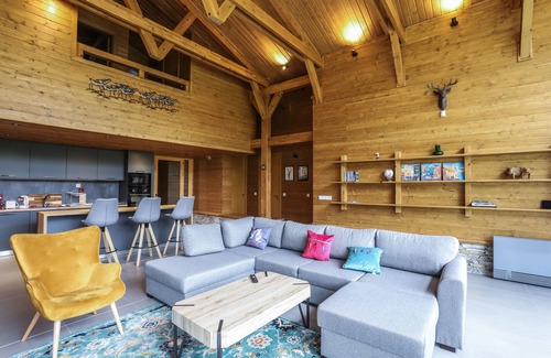 Razlog House | Chalet for up to 10 people with sauna nestled in the valley of 3 mountains