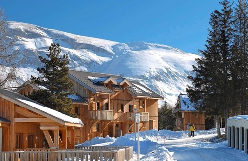 Saint-Etienne-en-Devoluy Ski Chalet | Chalet, wifi, ski-in/ski-out & foot of the slopes, fitness, swimming pool, terrace, balcony, parking