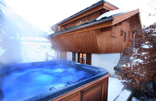 Chamonix City Centre Ski Chalet | Chalet Grand Cru for 10 people with Jacuzzi Chamonix Holidays