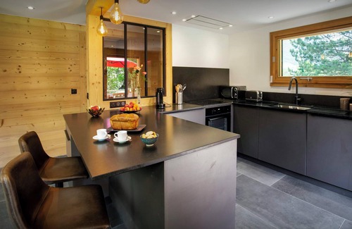 Alex Ski Chalet | Chalet Hychris - ski holiday between Annecy & the mountains - OVO Network