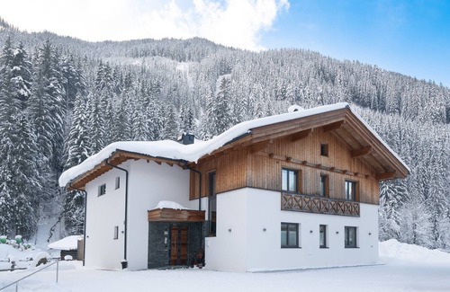 Saalbach Ski Chalet | Chalet in Saalbach near Ski Lift and Sauna