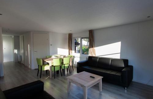 De Bult House | Chalet in De Bult by the pond