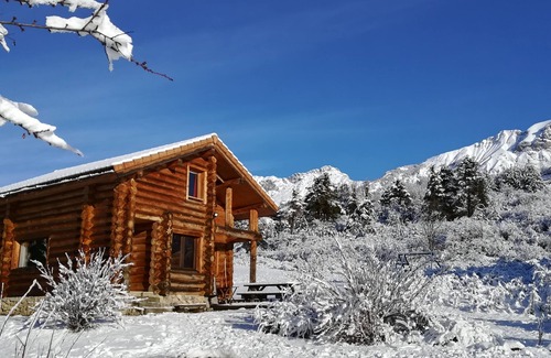 Chorges Cottage | Chalet in logs of raw wood in south's alps . quiet, space and comfort