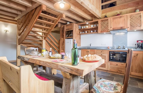 Montricher-Albanne Apartment | Chalet 'L'ours' with Mountain View