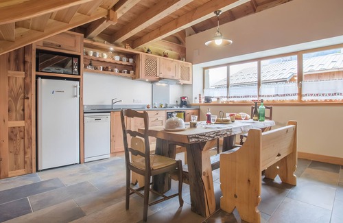 Montricher-Albanne Apartment | Chalet 'L'ours' with Mountain View