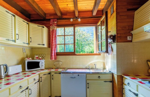 Chaparon Ski Chalet | Chalet "La Boissellerie" with Lake View, Private Pool & Wi-Fi