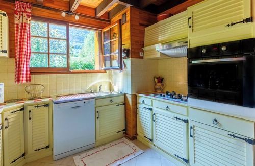 Chaparon Ski Chalet | Chalet "La Boissellerie" with Lake View, Private Pool & Wi-Fi