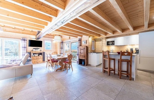Albiez-le-Jeune Ski Chalet | Chalet 'La Grange Des Aiguilles' with Mountain View, Private Terrace and Wi-Fi