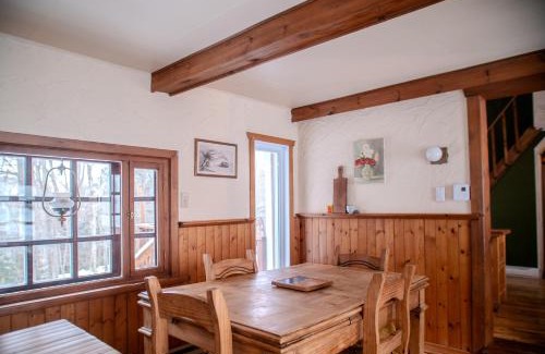 St-Adolphe-d'Howard Ski Chalet | Chalet “Lendemain de ville” avec accès au lac