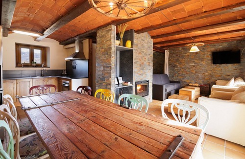 Puigcerda Ski Chalet | Chalet 'Masia D'en Cot' with Wi-Fi and Air Conditioning