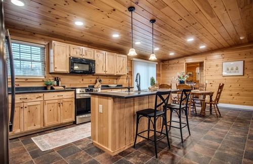 Himrod House | Chalet: modern cozy cabin on Seneca lake wine trail with outdoor firepit