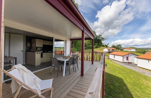 Hasparren Ski Chalet | Chalet Oihana Avec vue sur la Campagne Basque et Piscine