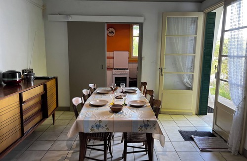 Moutiers-en-Puisaye Ski Chalet | CHALET on the edge of the Moutiers lake, peaceful greenery, sleeps 4