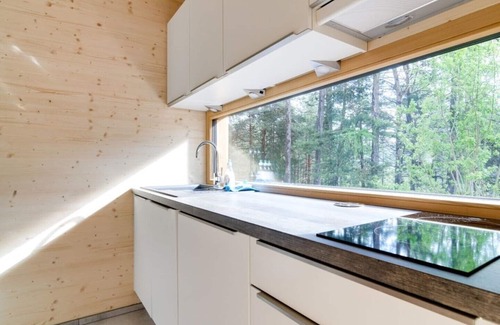 San Genesio Atesino Ski Chalet | Chalet on the edge of the forest with a large glass front