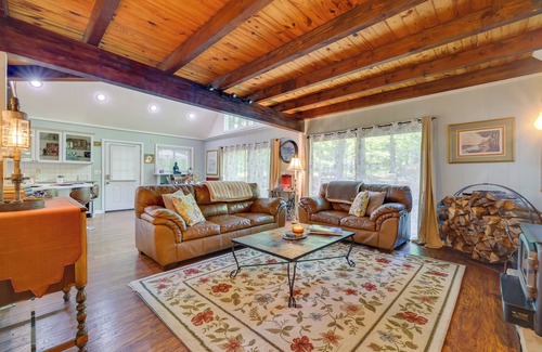 Lake Ariel Cabin | Chalet on the Green: Cozy Lake Ariel Retreat!