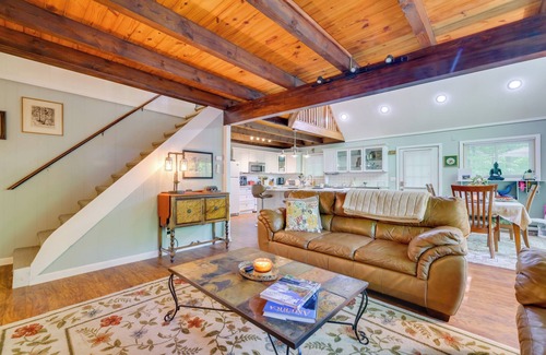 Lake Ariel Cabin | Chalet on the Green: Cozy Lake Ariel Retreat!