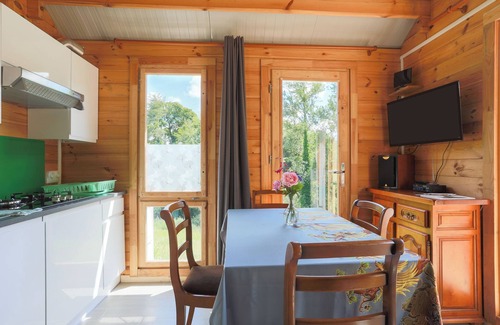 Plouegat-Moysan Ski Chalet | Chalet 'Pondok Indah' with Private Terrace, Private Garden and Wi-Fi