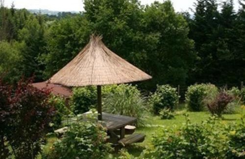 Echassieres House | Chalet rustique avec terrasse au cœur de la nature - FR-1-489-323