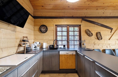 Les Angles Ski Chalet | Chalet Sorbiers: 8 bedrooms, splendid view of the lake, private terrace & skiing 150m away