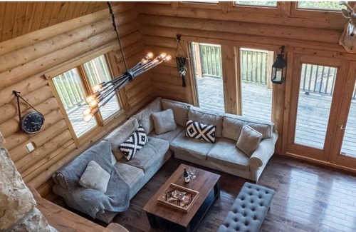 Labelle Cottage | Chalet Tarzan - Spa/ Nature/ Near MontTremblant
