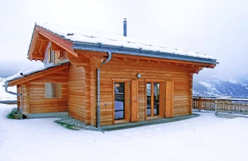 Heremence Ski Chalet | Chalet, wifi, 300m from ski slopes, terrace, balcony, fireplace or stove, parking, tv, 105m², Thyon