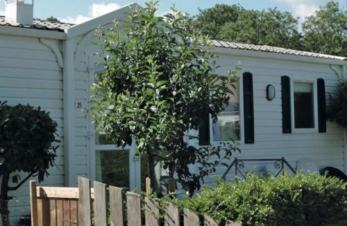 Tzummarum Ski Chalet | Chalet with a microwave, near Wadden Sea