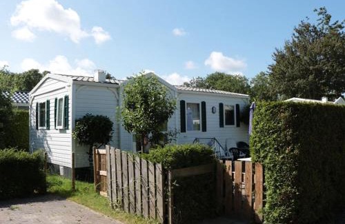 Tzummarum Ski Chalet | Chalet with a microwave, near Wadden Sea