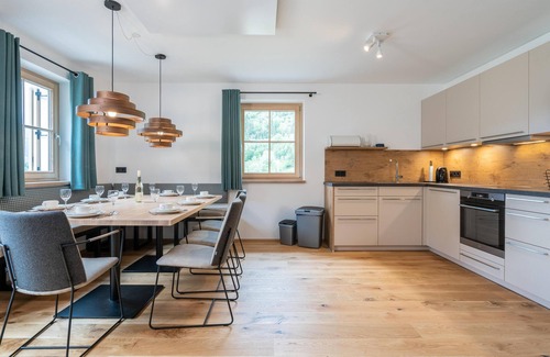 Donnersbachwald Ski Chalet | Chalet with Finnish sauna and hot tub near the ski lift