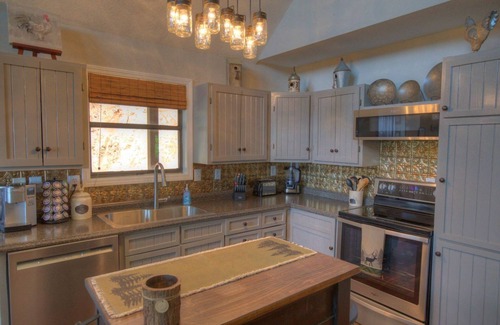 Unaka Cabin | Chalet with heavenly views in the Blue Ridge Mountains!