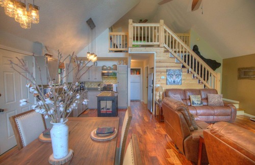 Unaka Cabin | Chalet with heavenly views in the Blue Ridge Mountains!