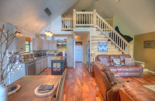 Unaka Cabin | Chalet with heavenly views in the Blue Ridge Mountains!