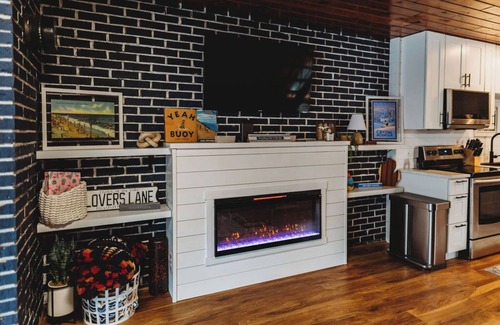 Stevensville Ski Chalet | Chalet with private beach access & heated pool!