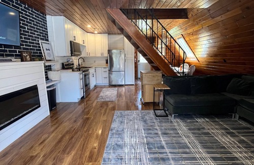 Stevensville Ski Chalet | Chalet with private beach access & heated pool!