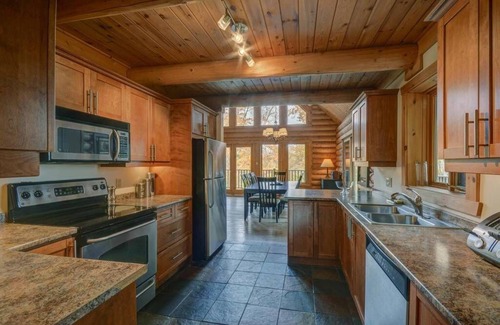 Labelle Ski Chalet | Chalet Wynono, Mont- Tremblant (up to 14 guests)