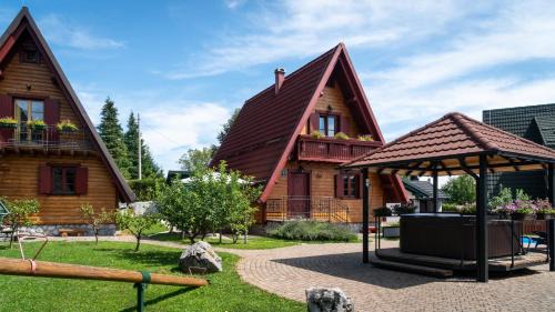 Crni Lug Ski Chalet | Chalets Runolist