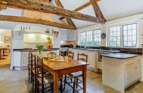 Thame Cottage | Chalford Manor - Swimming pool, tennis court, near pub
