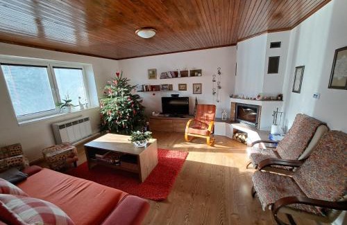 Cerveny Kamen House | Chalupa pod bralom