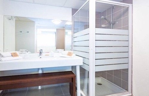 Roz-sur-Couesnon Apartment | Chambre Confortable | WiFi Gratuit + Accès Piscine