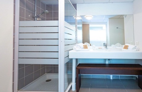 Roz-sur-Couesnon Apartment | Chambre Confortable | WiFi Gratuit + Accès Piscine